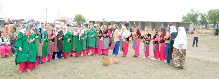 Gelin basi catma 2 - Kırklareli’nde “gelin başı çatma” geleneği canlandırıldı