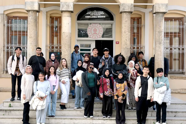Yabanci ogrenciler gezi 2 - Kırklareli’nde eğitim gören yabancı öğrenciler kentin tarihi ve turistik yerlerini gezdi