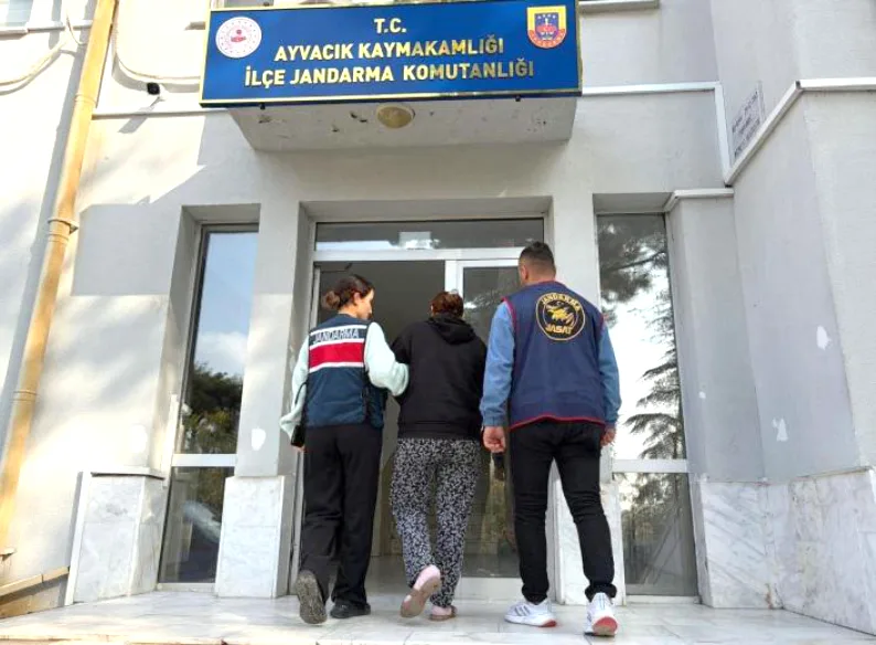 Çanakkale’de boş arazide cesedi bulunan bebeğin annesi tutuklandı