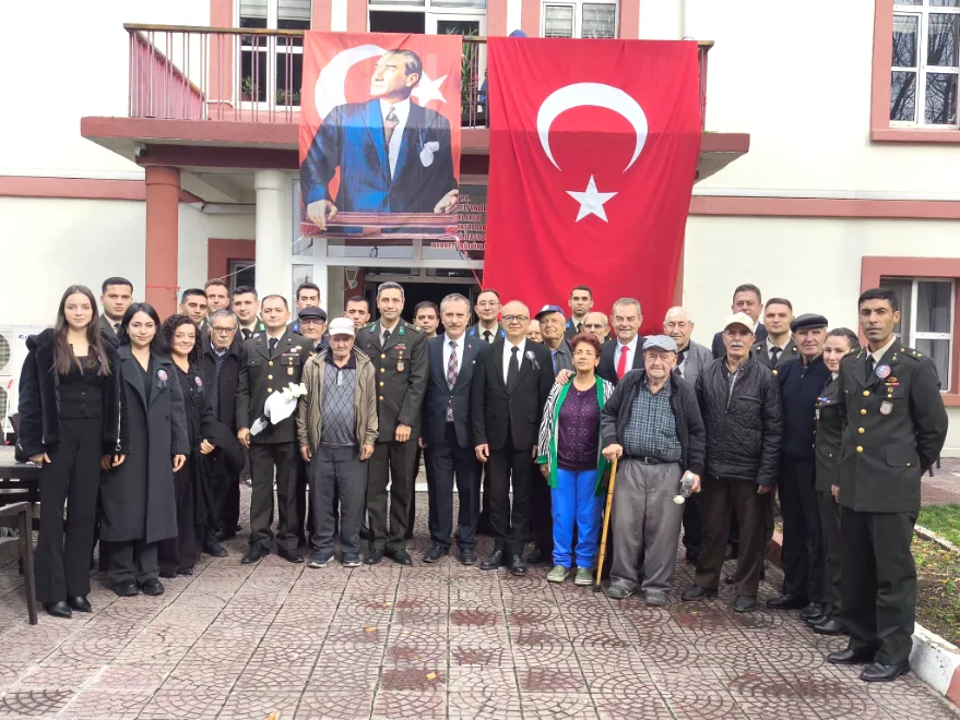 Kırklareli’nde askeri personelden huzurevine ziyaret