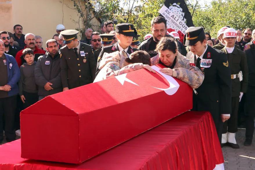 AA 20251114 39706584 39706580 TURKIYE SEHITLERINI UGURLUYOR - Tekirdağ şehidini son yolculuğuna uğurladı