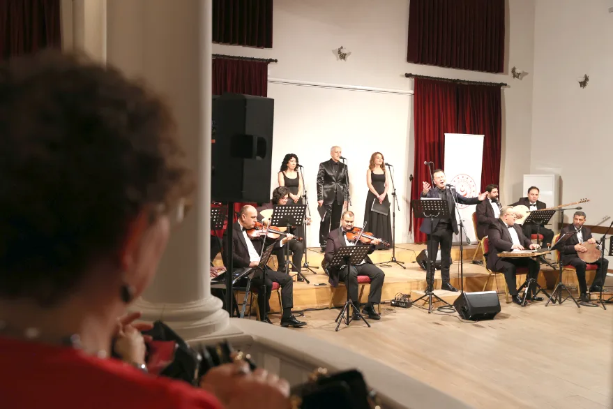 “El Kaldırma Gönül Al” konseriyle kadına karşı şiddete dikkat çekildi
