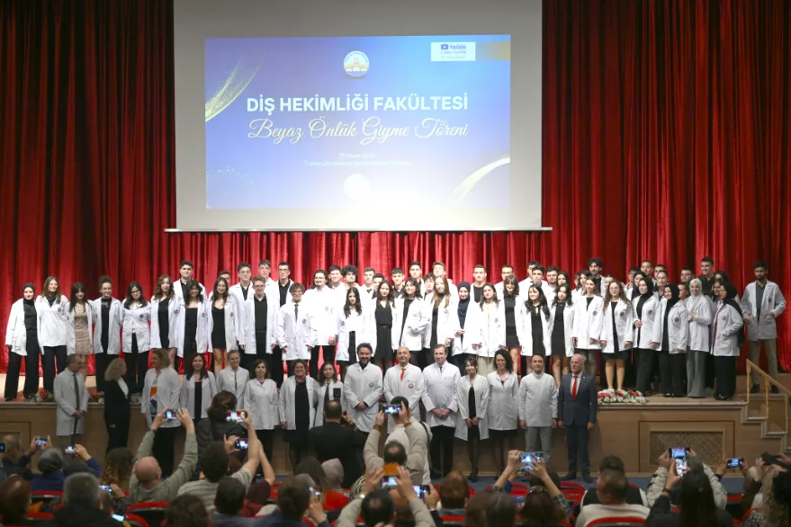 Trakya Üniversitesi Diş Hekimliği Fakültesi öğrencileri beyaz önlük giydi