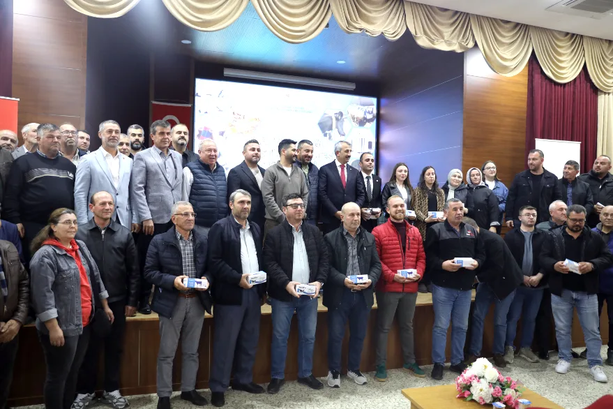 AA 20251125 39803912 39803906 EDIRNEDE BESICILERE SUT INEKLERINDE HASTALIGI ERKEN TESPIT EDEN CIHAZ DAGITILDI - Besicilere süt ineklerinde hastalığı erken tespit eden cihaz dağıtıldı