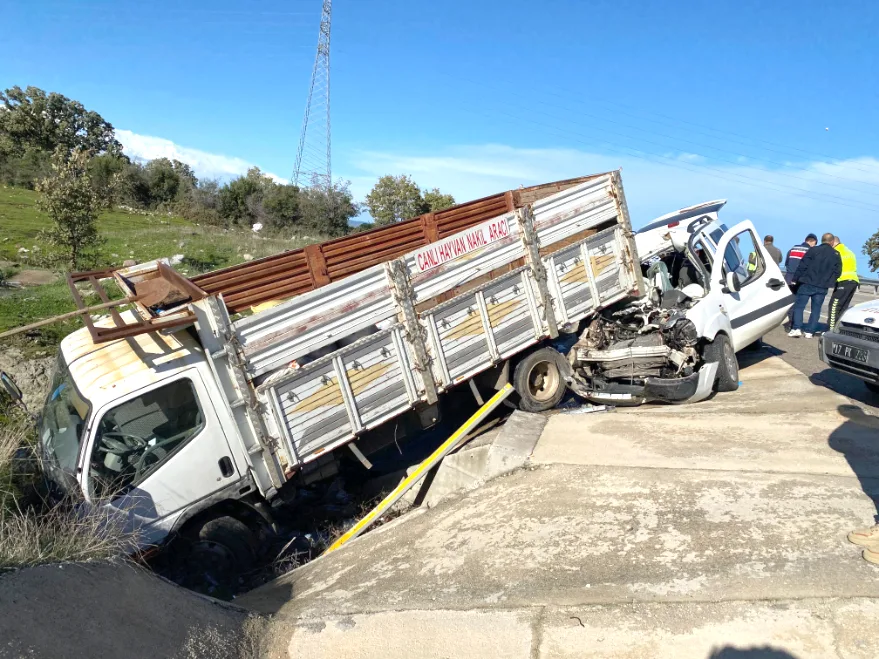 Çanakkale’deki trafik kazasında 5 kişi yaralandı