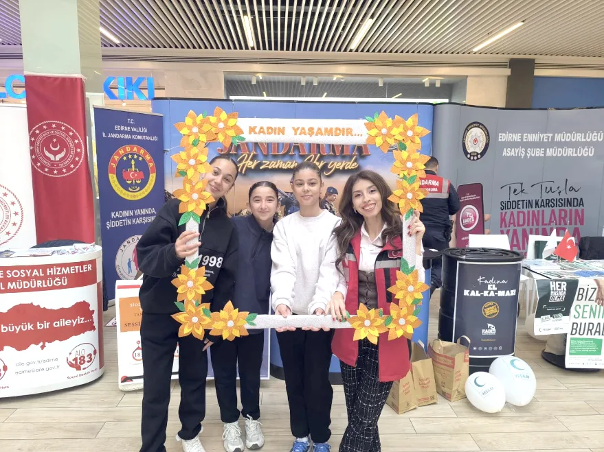 AVM Etkinlik 2 - Edirne’de kadına şiddetle mücadele için kurumlar AVM’de buluştu