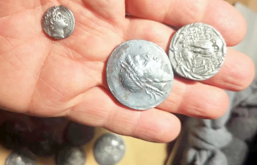 Bulgaristan sınırında Türk plakalı araçta 71 antik sikke yakalandı