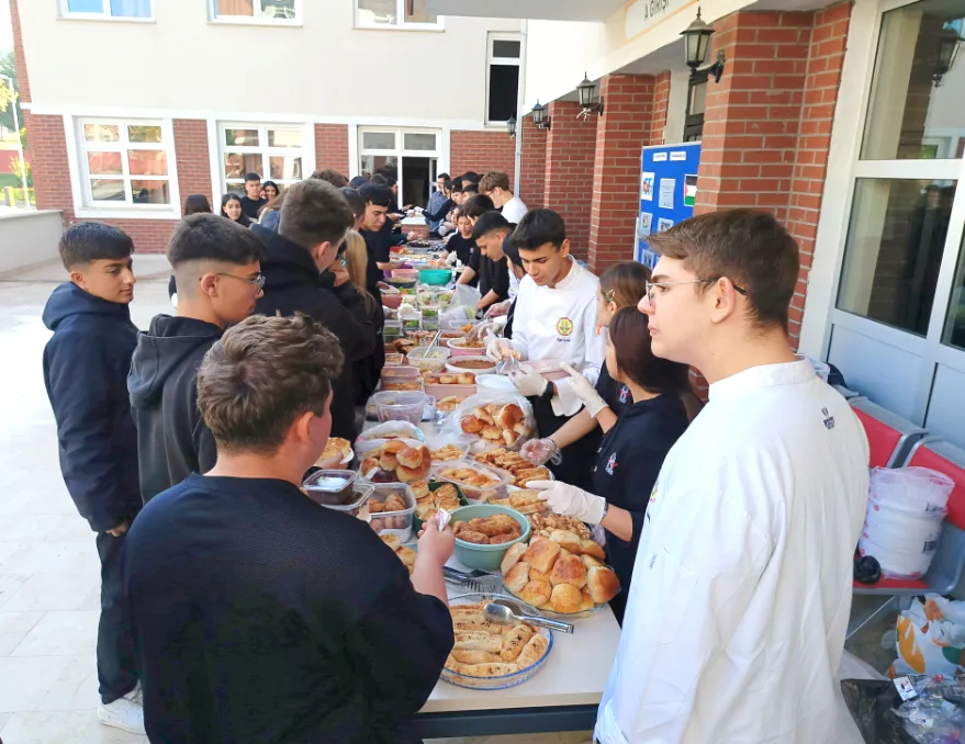 Aşçı adayı öğrencilerden Gazze’ye destek kermesi