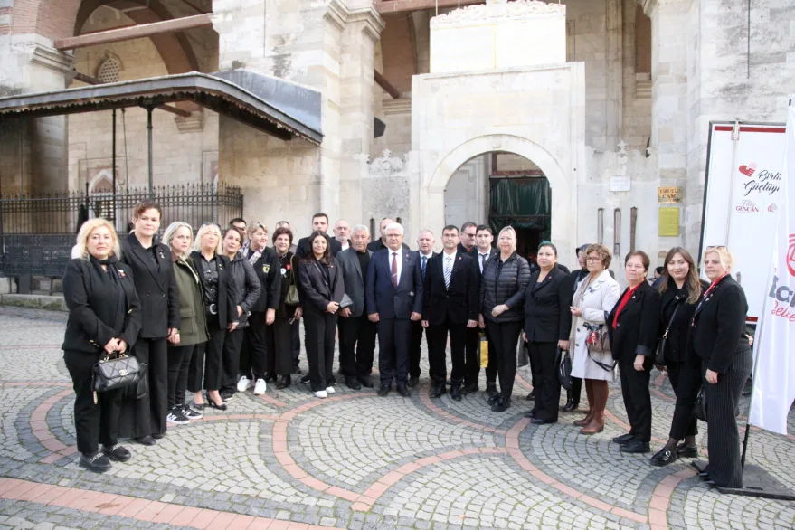 CHP Atatürk için mevlit okutup lokma ikramında bulundu
