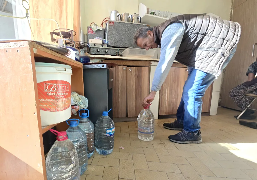Cay Ocagi Su Kesintisi 3 - Taşıma suyla çay ocağı döndürmeye çalıştılar