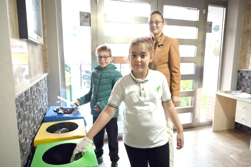 Cocuklar Atik Kitaplik 2 - Edirne’de çocuklar topladıkları atıklar sayesinde kitaplık oluşturdu
