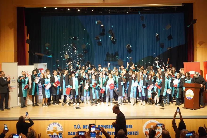 Gençler bilimle buluştu, kep attı