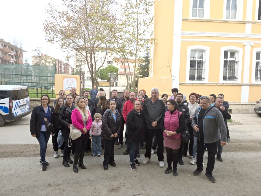 EYBAL velileri yaralanan öğrenciler sonrası okula akın etti