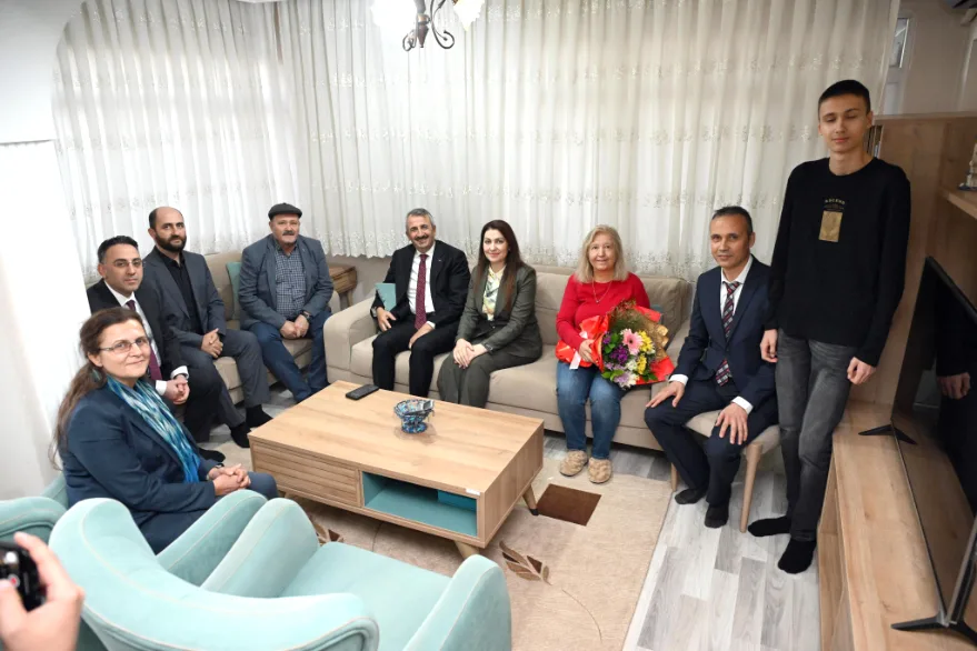 Vali Sezer, şehit ailesini ziyaret etti