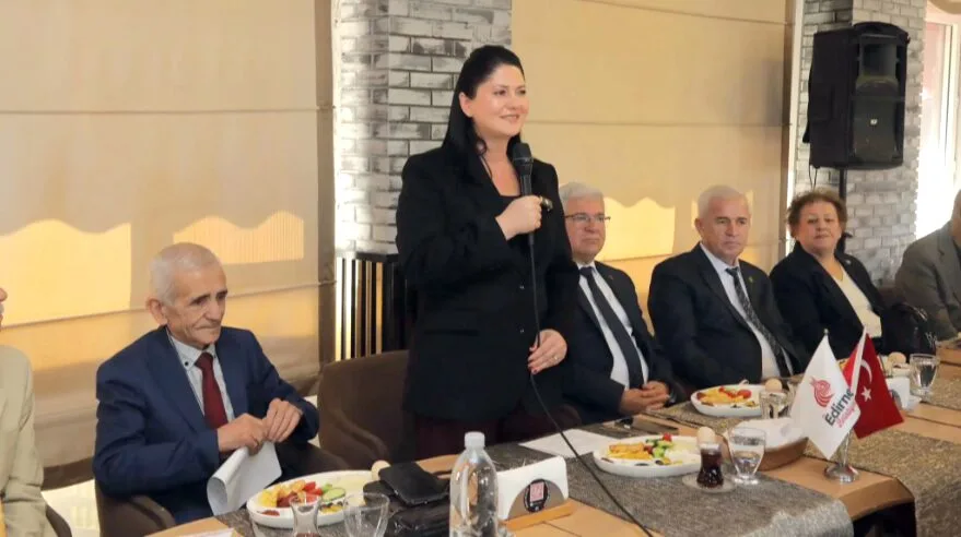 Gencan Ogretmenler 2 - Başkan Gencan, emekli öğretmenlerle buluştu