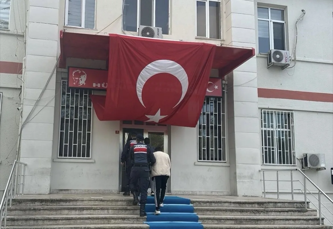 Edirne’de FETÖ üyesi eski öğretmen ve göçmen kaçakçısı şoför şüpheli tutuklandı