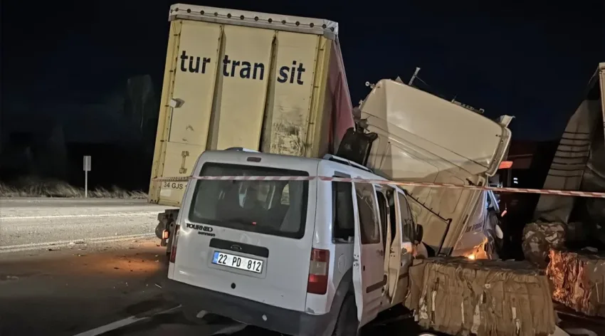 IMG 0620 e1762110952670 - Edirne’de zincirleme trafik kazasında 1 kişi öldü, 1 kişi yaralandı