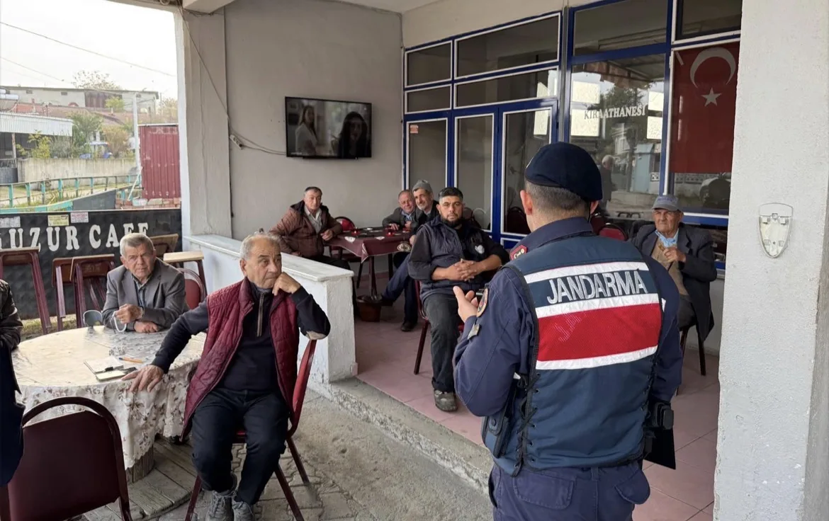 Uzunköprü’de jandarma vatandaşları dolandırıcılığa karşı bilgilendirdi