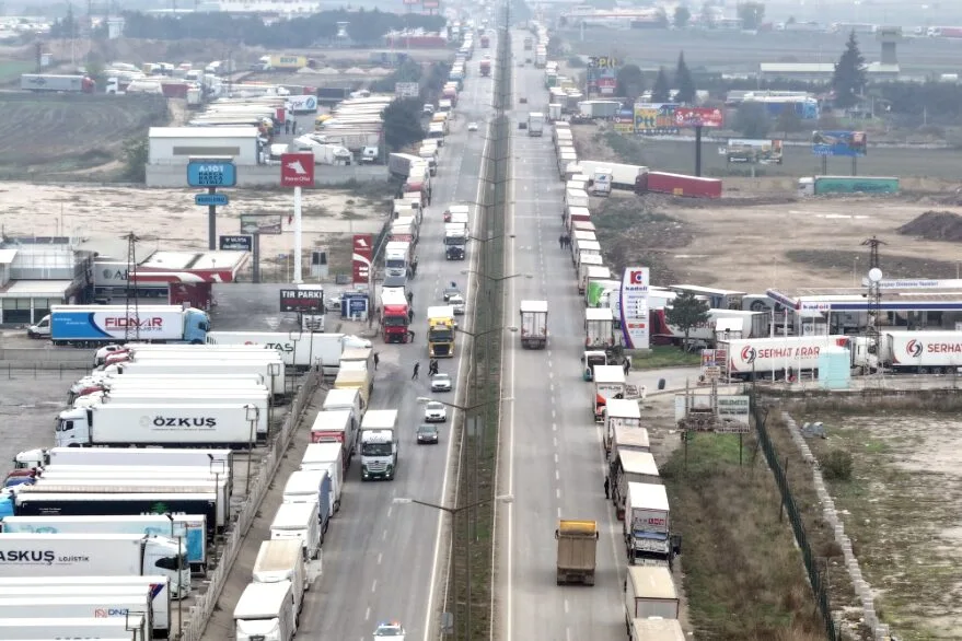 Kapıkule’de ruhsatsız TIR parkı mühürlendi, kuyruk uzadı