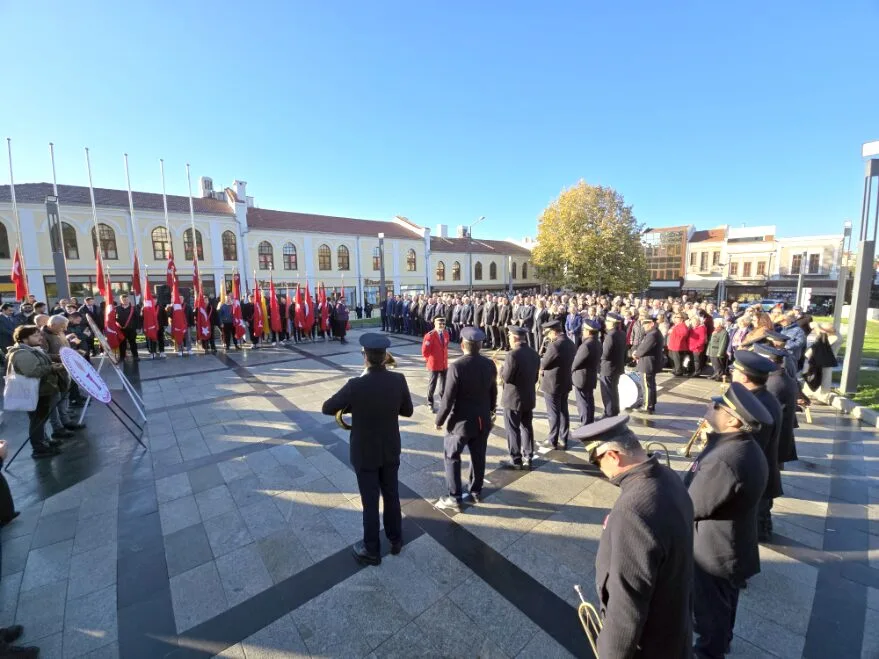Edirne’de Öğretmenler Günü törenle kutlandı