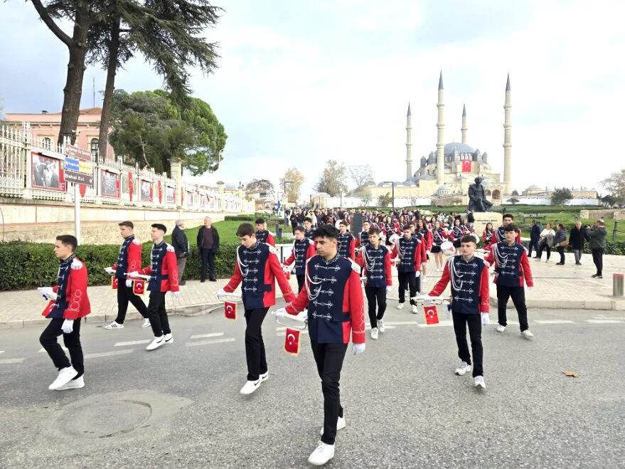 Ticaret Lisesi Kutlama 2 - Edirne Ticaret Lisesi 81’inci yaşını törenle kutladı