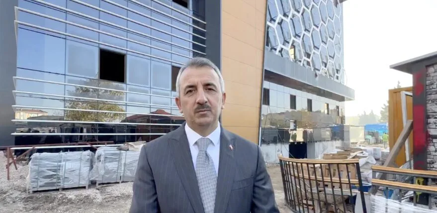 Vali Sezer Kutuphane Inceleme 3 - Edirne Halk Kütüphanesi’nde sona yaklaşıldı