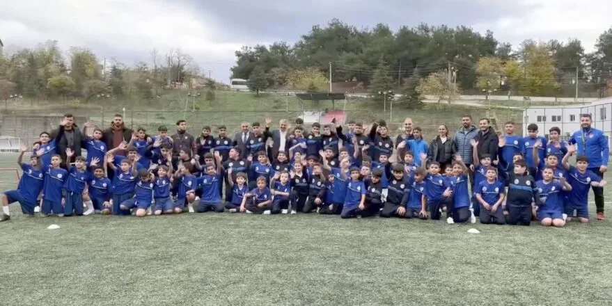 Vali Sezer Sporcularla 5 - Edirne’de “Okuldan Spora” projesiyle binlerce çocuk sporla buluşuyor