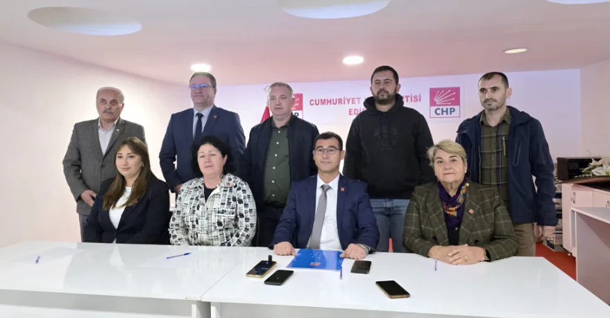 CHP’li Akgüngör, “Okullar yıkılıyor, yenisi yok”