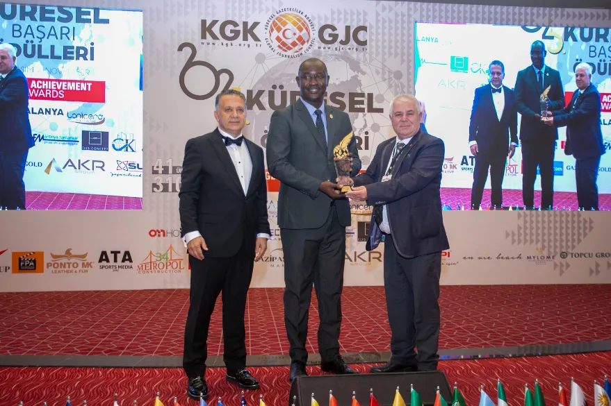 WhatsApp Image 2025 11 10 at 15.16.56 - KGK “Küresel Başarı Ödülleri” görkemli törenle sahiplerine takdim edildi