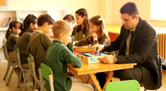 Dogus 3 - Doğuş öğretmen, öğrencilerini akıl ve zeka oyunlarıyla ekrandan uzak tutuyor