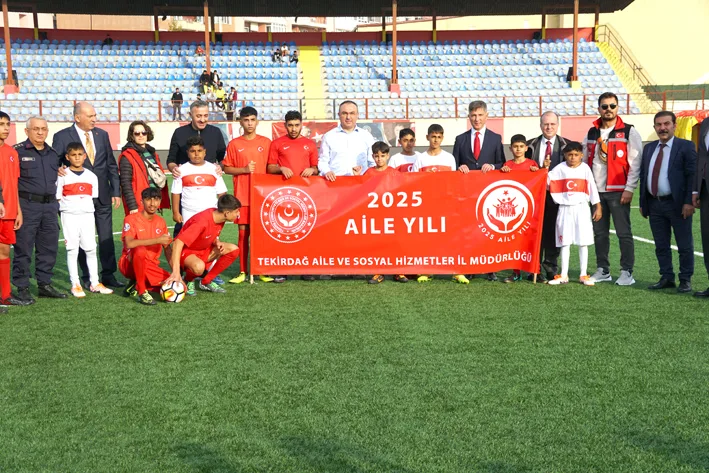 Dostluk maci 2 - Tekirdağ’da Roman çocuklar dostluk maçı yaptı