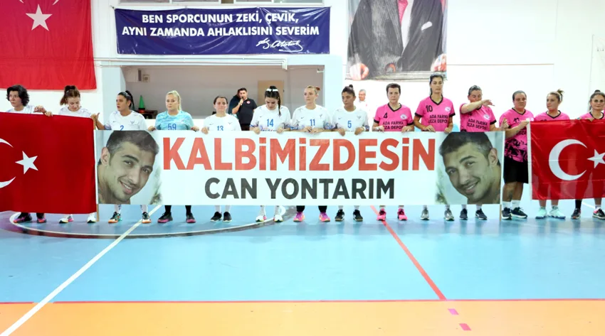 Trafik kazasında hayatını kaybeden hentbolcu unutulmuyor