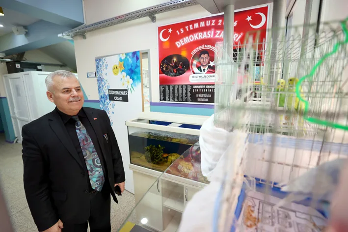 Ibrahim 2 - İbrahim öğretmen öğrencilere çevre dostu projelerle ilham veriyor