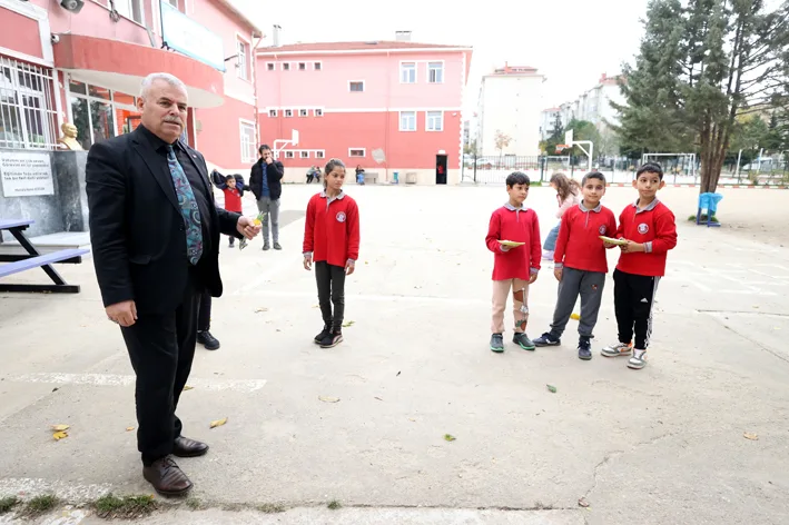 Ibrahim 3 - İbrahim öğretmen öğrencilere çevre dostu projelerle ilham veriyor