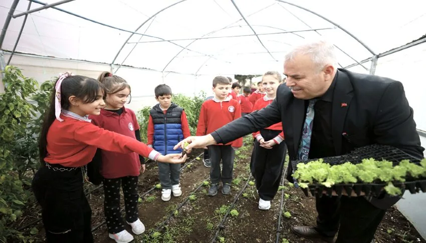 İbrahim öğretmen öğrencilere çevre dostu projelerle ilham veriyor