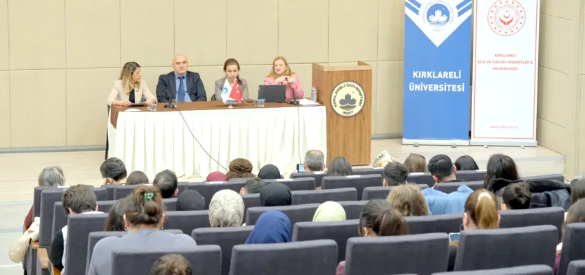 Kırklareli’ndeki düzenlenen konferansta koruyucu ailelerde hak ve sorumluluklar konuşuldu