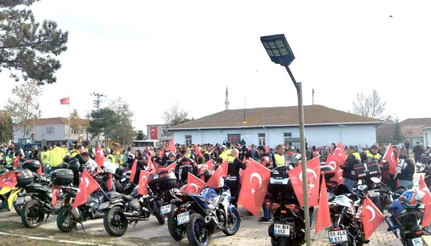 Tekirdağ’da motosikletliler şehit İlker Aykut’un ailesine taziyede bulundu
