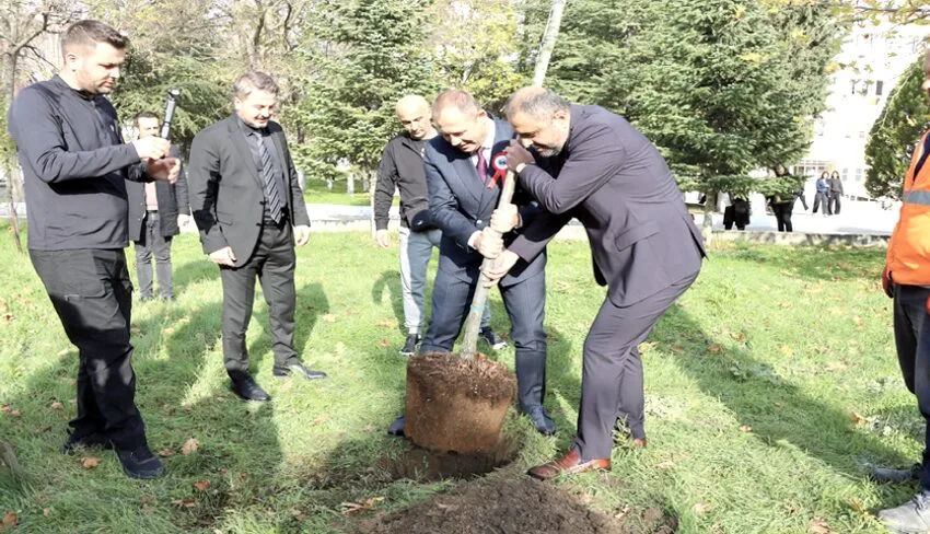 Kırklareli’nde Öğretmenler Günü kutlamaları kapsamında 1636 öğretmen adına fidan dikildi