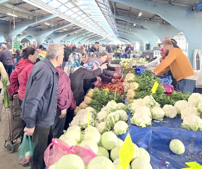 Edirne’de pazar tezgahlarında kış bereketi