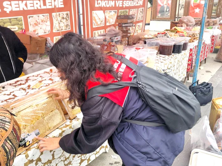 Yoresel urunler denetim 2 - Kırklareli’nde yöresel ürün pazarında mevzuata aykırı gıda ürünlerine el konuldu
