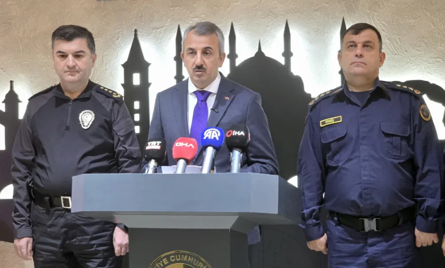 Vali Sezer, “Kentin dedikodularla kaybedecek zamanı yok”  