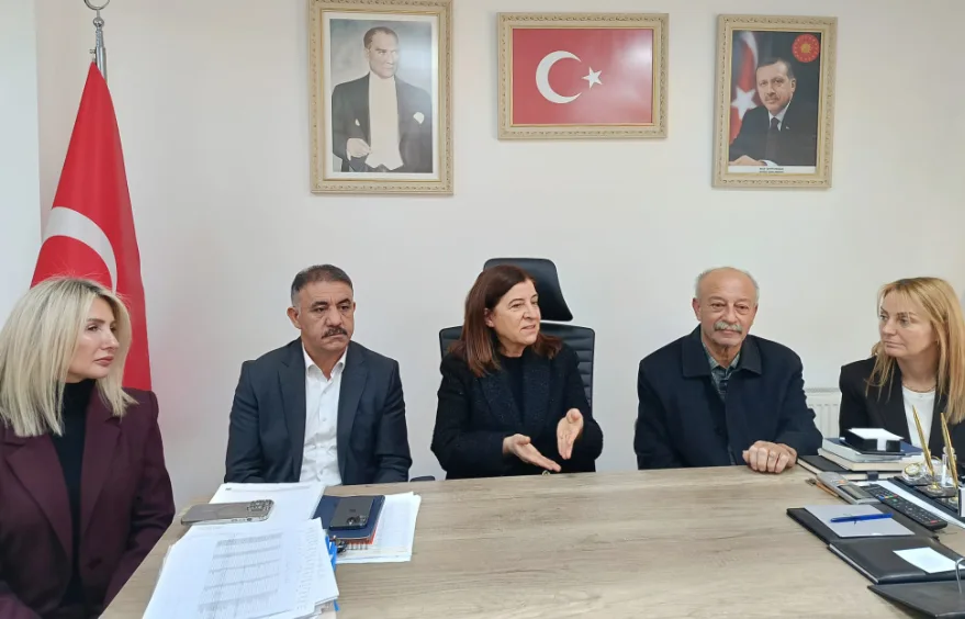 20251229 856050 - Gencan’dan göbek şov