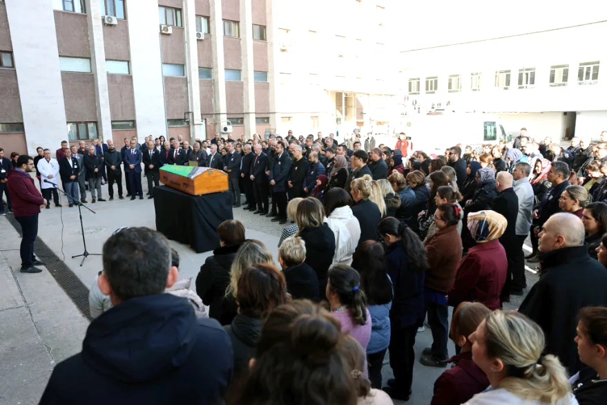 593542470 1270866641733586 2719155065452767713 n - Trakya Üniversitesi, personeline gözyaşlarıyla veda etti