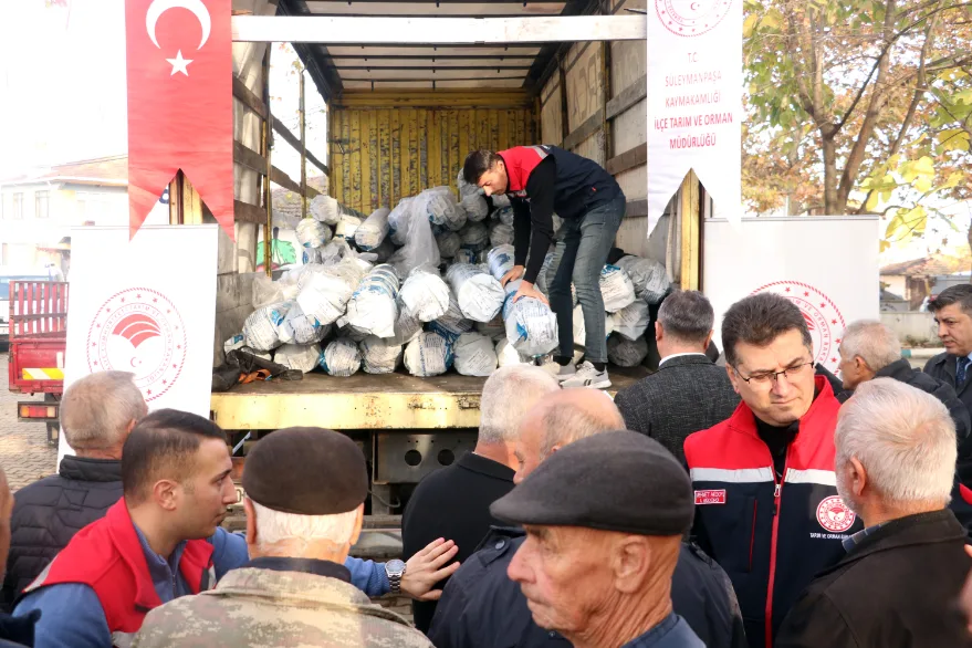 Tekirdağ’da üreticilere devlet destekli sera naylonu dağıtıldı