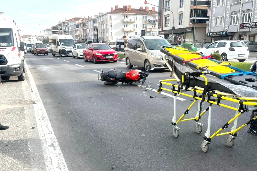 Kırklareli’nde otomobil ile motosiklet çarpıştı: 2 kişi yaralandı