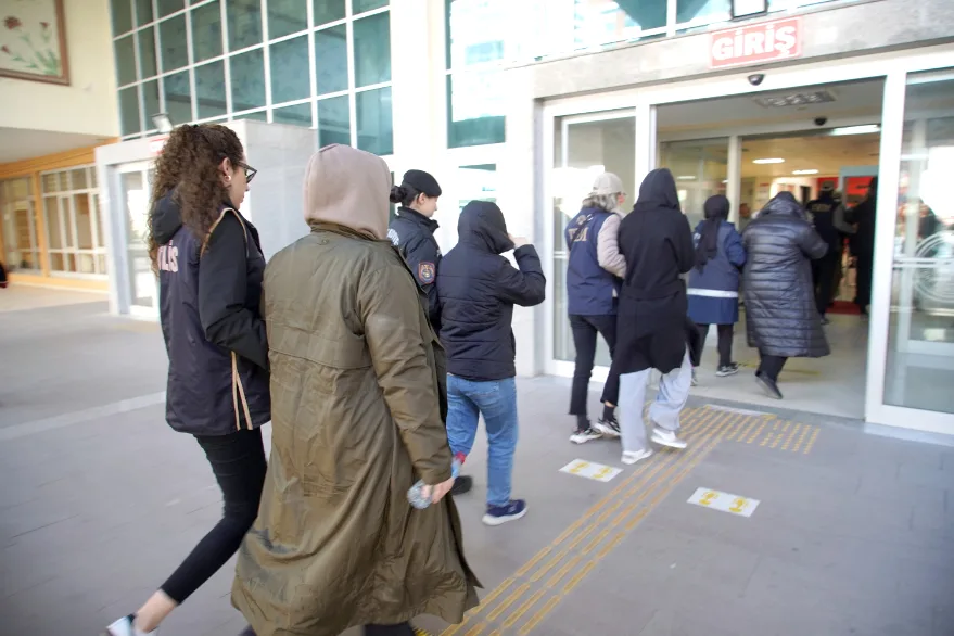 FETÖ’nün “güncel öğrenci yapılanması” operasyonunda 6 zanlı tutuklandı