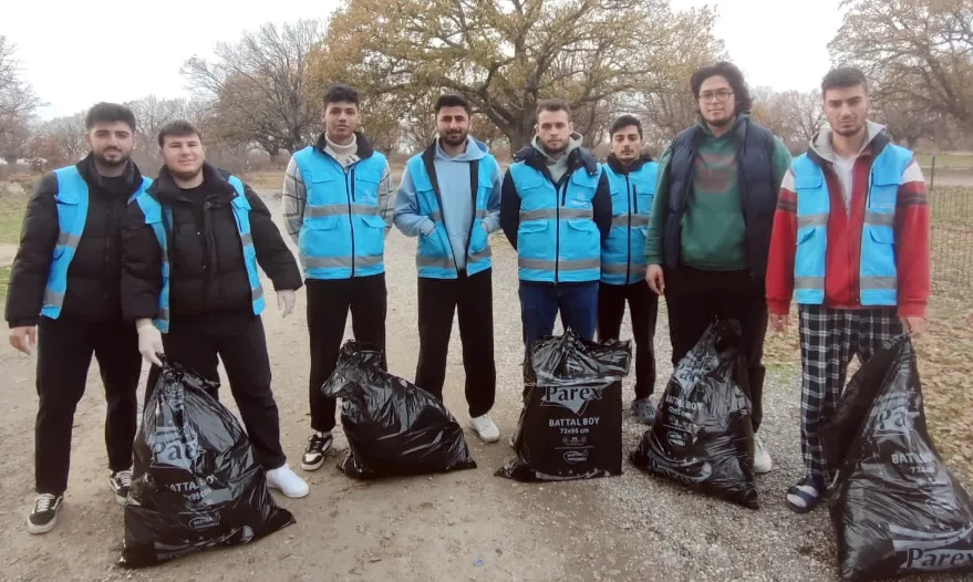 Kırklareli’nde üniversite öğrencileri çevre temizliği yaptı