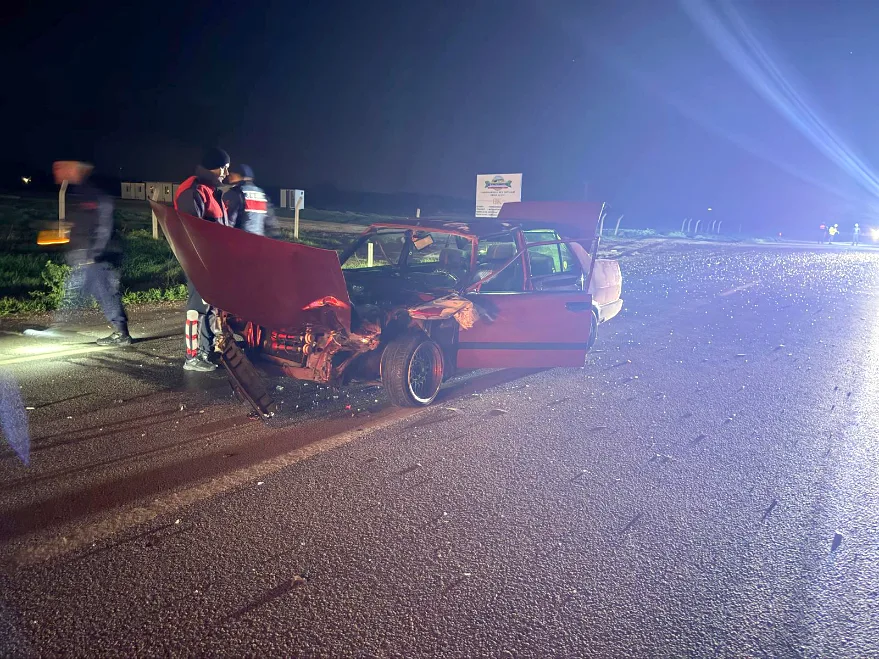 Çanakkale’de otomobilin motosiklete çarpması sonucu 3 kişi yaralandı