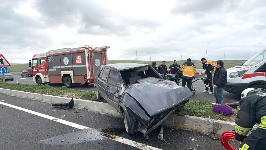 Tekirdağ’da refüje çarpan otomobilin sürücüsü yaralandı