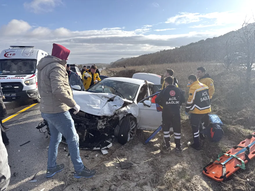 Kırklareli’nde iki otomobilin çarpıştığı kazada 7 kişi yaralandı